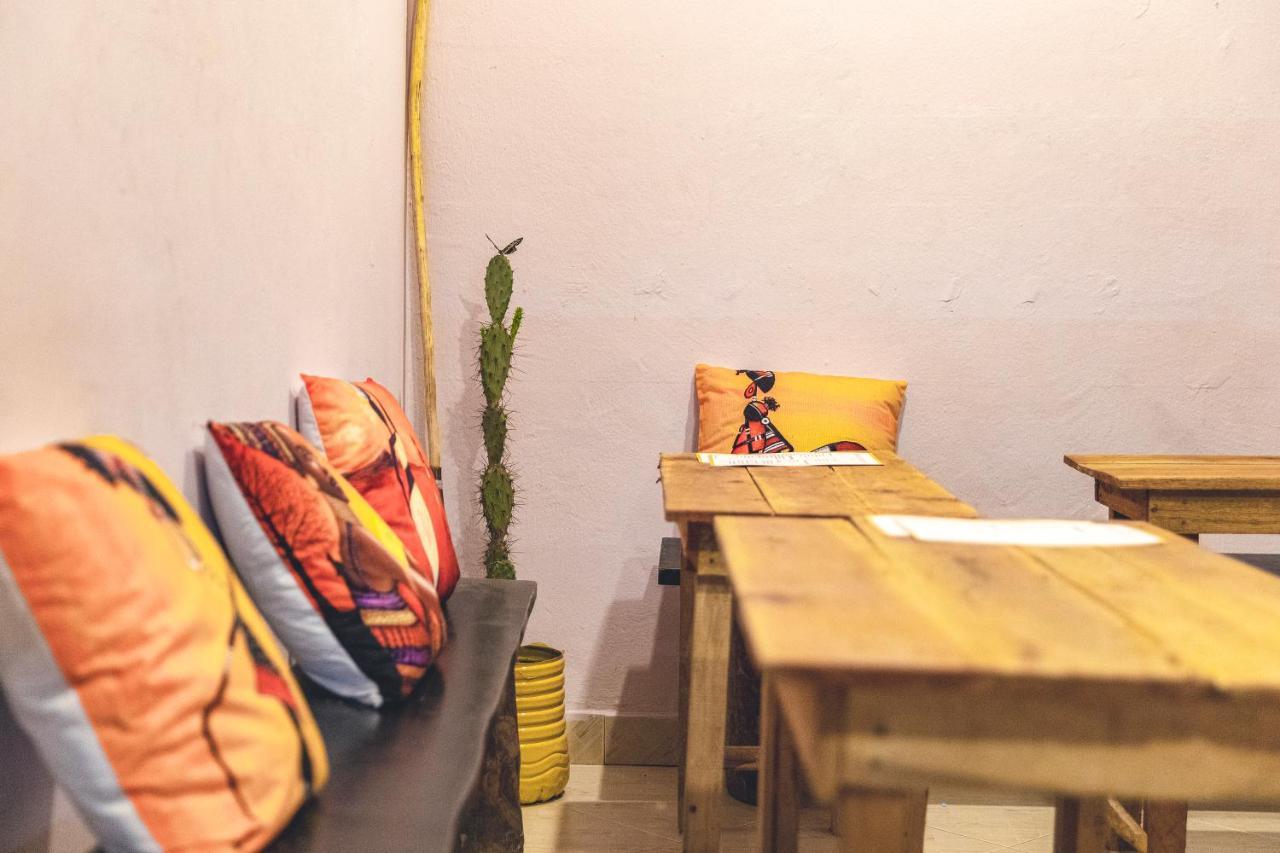 African Vibrations Hostel Osu Accra Exterior photo